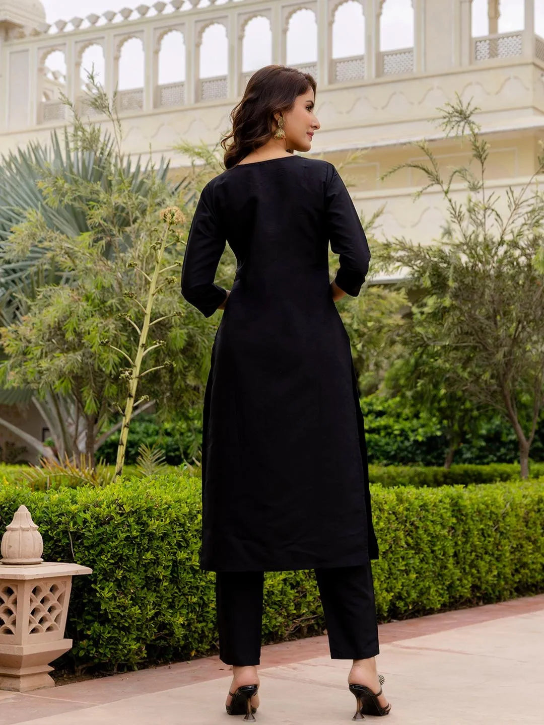 Black Embroidered Viscose Kurta Set with Pants & Zari Organza Dupatta